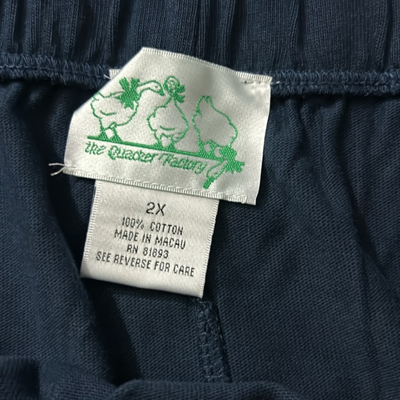 The Quacker Factory Christmas Themed 2piece Long sleeve and skirt set. - Picture 10 of 13